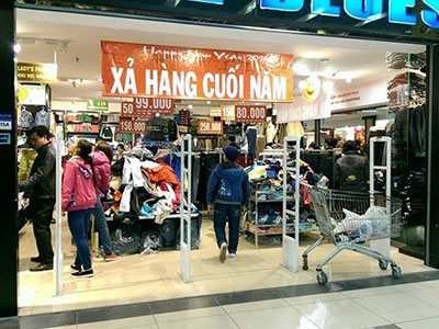 Hàng Tết khuyến mại sâu vẫn ế vì thời tiết