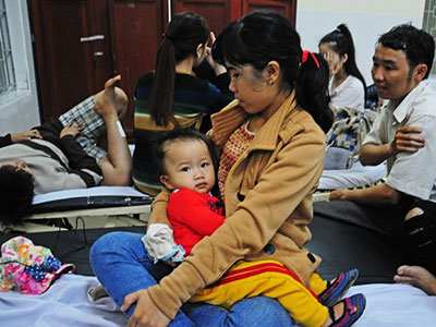Nạn nhân xe khách lao xuống vực: "Chúng tôi tưởng chết rồi"