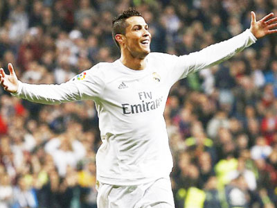 Ronaldo lập hat-trick, thầy trò Zidane lại thắng kiểu "tennis"