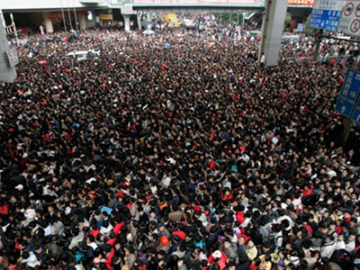 100.000 người về quê ăn Tết kẹt cứng ở ga tàu Quảng Châu