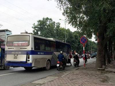 Bị nhồi nhét xe dịp Tết, hãy gọi 12 đường dây nóng