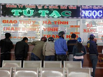 Cháy vé ra phía Bắc, nhà xe ép khách bao trọn tuyến
