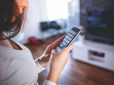 iPhone thế hệ mới sẽ sử dụng công nghệ sạc "không chạm"