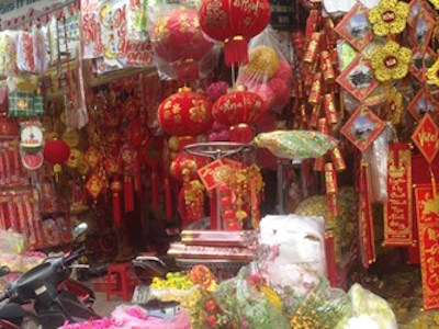 Thị trường tết: Hàng Việt lép vế