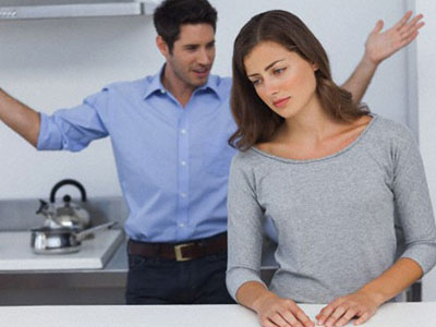 Chồng lén bớt tiền thưởng Tết để giải đen bằng gái làng chơi