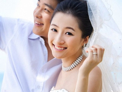 Đêm tân hôn, tôi khóc nức nở trong tay mẹ chồng