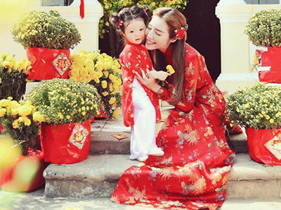 Elly Trần bức xúc khi hai con bị đem ra so sánh với những em bé khác