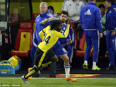 HLV Hiddink tố hậu vệ Watford đánh Diego Costa