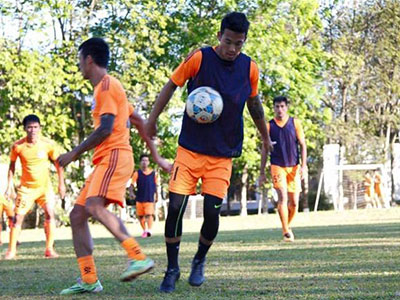 "Lee Nguyễn 2.0" lỡ hẹn với V-League 2016