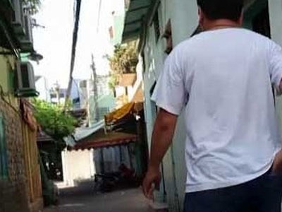 [VIDEO] Cận cảnh con hẻm mà người dân không dám ra ngoài