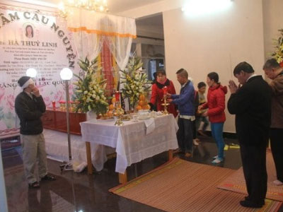 Hàng trăm người đến viếng nữ doanh nhân bị sát hại