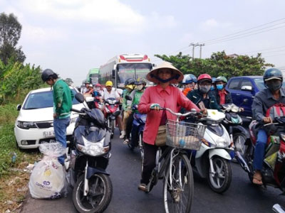Đường về Miền Tây ùn tắc, tai nạn ngày cuối năm