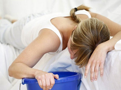 Cách sơ cứu khi bị ngộ độc thực phẩm ngày Tết