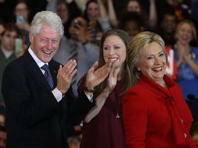 Đi diễn thuyết, ông bà Clinton bỏ túi 153 triệu USD