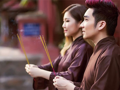 Hương Tràm, Quang Hà lên chùa cầu may