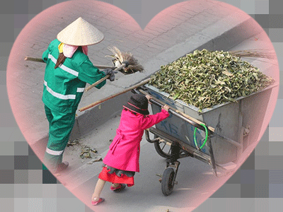 Loạt ảnh "Ở đâu có mẹ, ở đó có Tết" của hai mẹ con cô lao công gây xúc động