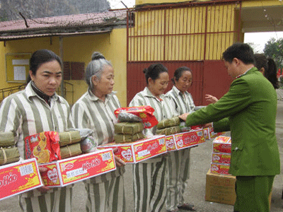 Mùa xuân sau cánh cổng trại giam