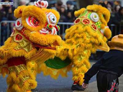 Người châu Á múa lân, rồng mừng năm mới ở Mỹ