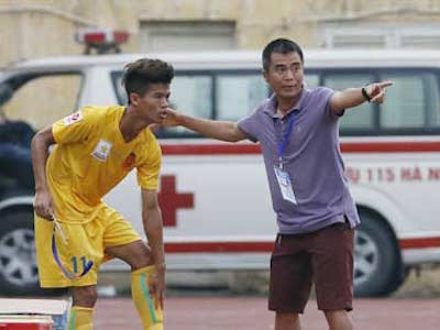 Đột ngột chia tay Phan Thanh Hùng, HN.T&T dùng thầy trẻ