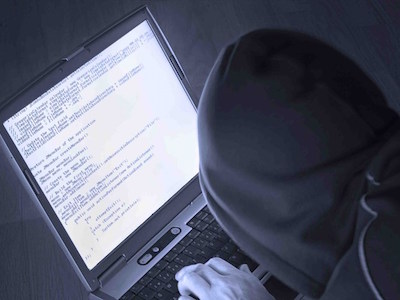 Một thiếu niên bị bắt vì nghi xâm nhập email của Giám đốc CIA