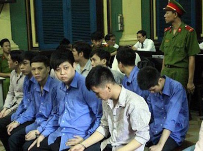 Kinh hoàng lời khai về “luật ngầm” trong nhà tạm giữ