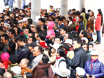 Hỗn loạn ngày khai trương miễn phí cáp treo Ngọa Vân