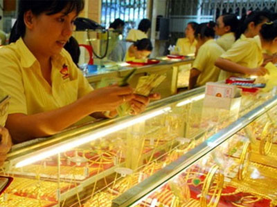 Mua vàng cất két: Nhà giàu kiểu gì cũng thắng