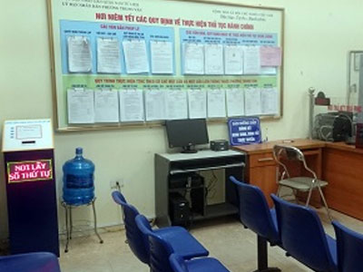 Ngày đầu làm việc sau kỳ nghỉ: Dân đến tìm, cán bộ vẫn mải chúc tết
