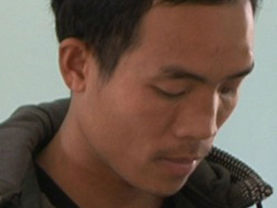Quật ngã công an rồi cầm dao đe dọa