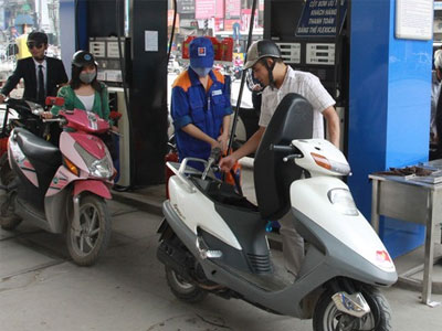Giá xăng sẽ tiếp tục giảm xuống mức kỷ lục?