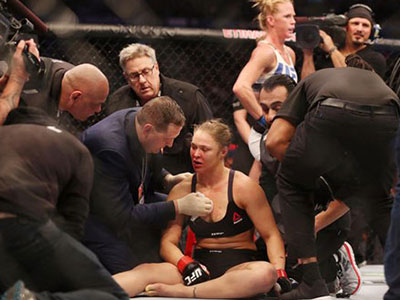 Tiết lộ: "Nữ hoàng UFC" Rousey suýt tự tử vì thua sốc