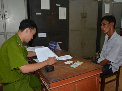 Vờ hỏi đường rồi đánh phụ nữ để giật dây chuyền