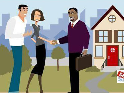 “Bà trùm” làng môi giới cưỡi xế hộp, vàng đeo đầy người