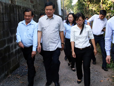 Ông Đinh La Thăng: "Làm đường, sửa nhà ngay cho mẹ Việt Nam anh hùng"