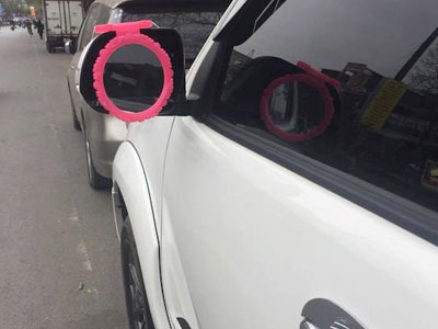 Ôtô tiền tỷ lắp gương trang điểm phản đối nạn vặt trộm phụ tùng