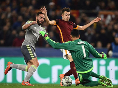 Ronaldo lập siêu phẩm, Real đặt một chân vào tứ kết Champions League