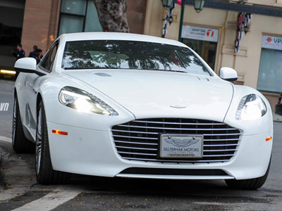 Chạm mặt “nữ hoàng” Aston Martin Rapide S giữa lòng Hà Nội