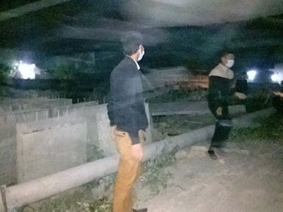 Dân dựng bê tông chặn quốc lộ phản đối nhà thầu