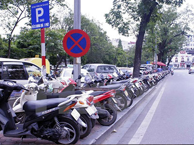 Hà Nội: Các điểm trông giữ xe tiếp tục tăng giá tùy tiện, bát nháo
