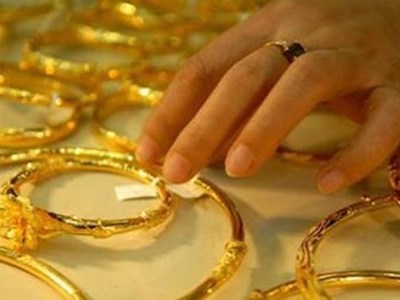 Cuối tuần, vàng và USD cùng dắt tay nhau tăng