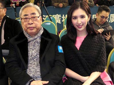 Đá bồ trẻ, kiều nữ TVB "gắn như sam" với đại gia 78 tuổi