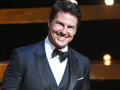 Tom Cruise bị đồn tiêm botox vì mặt sưng phù