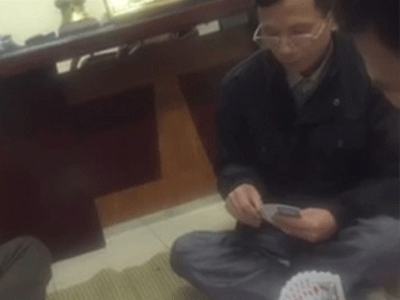 "Xử" người quay, phát tán clip trưởng công an phường đánh bạc