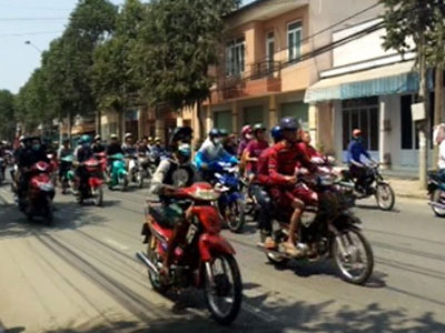 Quái xế tổ chức đua xe giữa ban ngày ở Đồng Nai