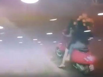 Thiếu nữ đi Vespa trộm chậu hoa: Công an chưa biết ở đâu