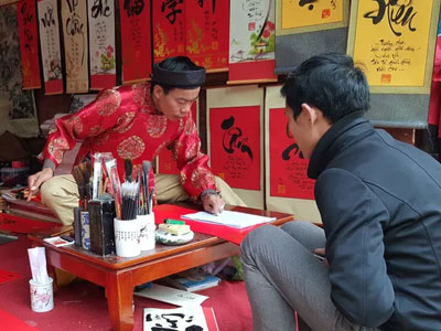 Trùm giang hồ thành “ông đồ” cho chữ ở chùa Giải Oan