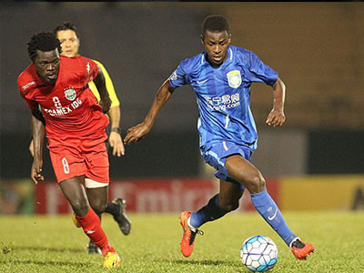 Báo chí Anh dè bỉu Ramires và Alex Teixeira