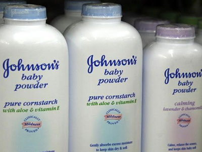 Bị kiện phấn rôm gây ung thư, Johnson & Johnson bồi thường 72 triệu USD