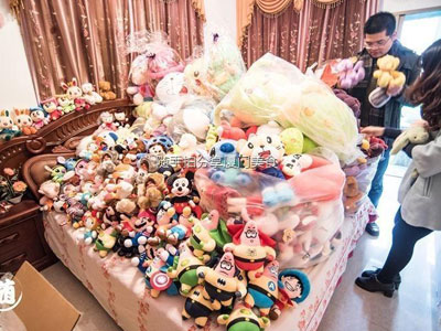 Nửa năm gắp trúng 3000 thú bông, chàng trai khiến các cửa hàng phát khóc