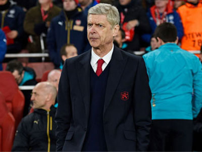 Wenger: "Arsenal quá ngây thơ"